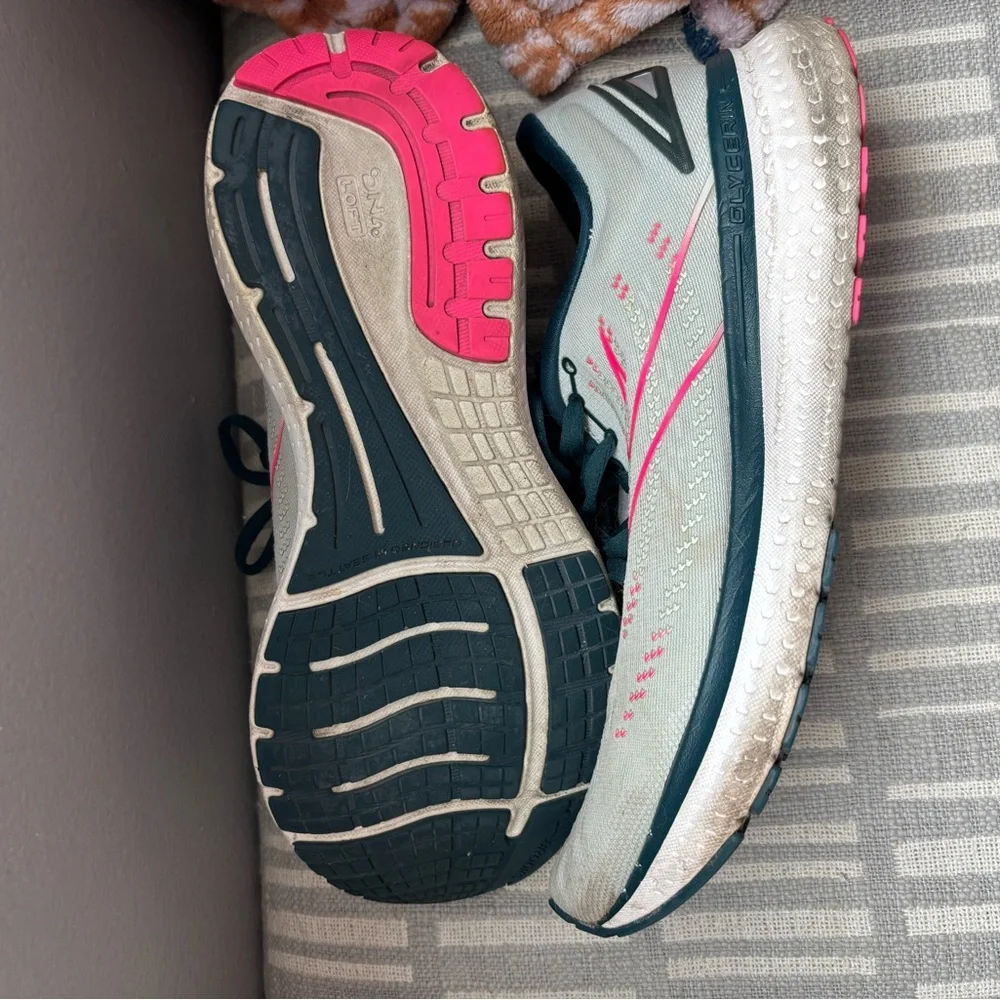 Women's Running Shoes brooks size 11. Glycerin 19 is the style. - Picture 3 of 8